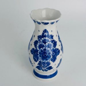 Vase ribbed with traditional flower design