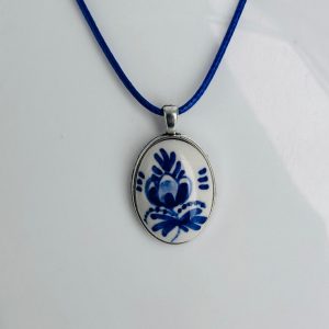 Necklace traditional flower with leather chain