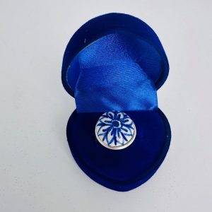 Round ring with flower design