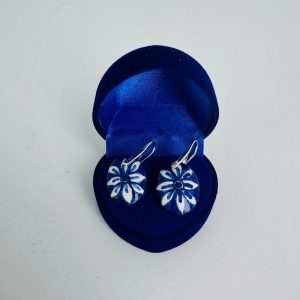 Earrings with silver hook and dark flower design