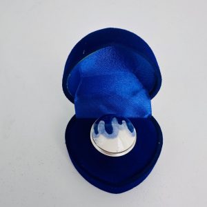 Round ring with drops design