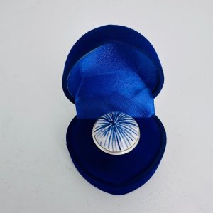 round ring with lines design