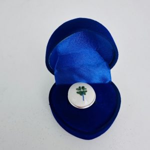 round ring with lucky clover