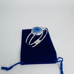 Handpainted bracelet with lines design