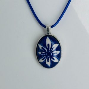 Necklace dark flower with leather chain