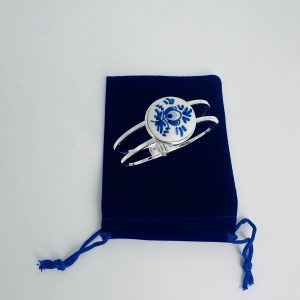 Handpainted bracelet with traditional flower design