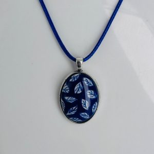 Necklace feathers blue with leather chain