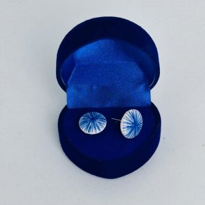 Earrings with silver studs and lines design