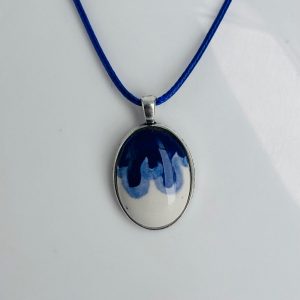 Necklace drops with leather chain