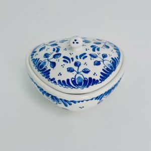 Box triangle traditional flowers