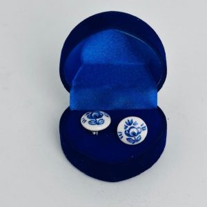 Earrings with silver studs and flower design