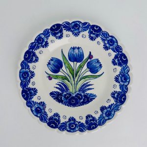 Plate ribbed tulips blue