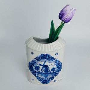 Vase flat with windmill design