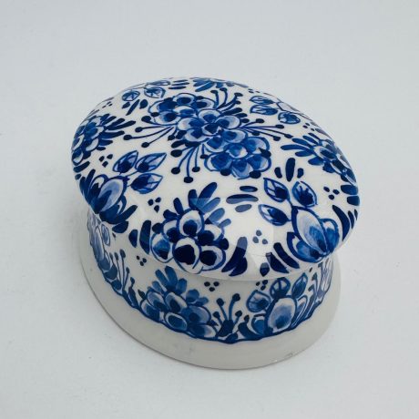 Oval box traditional flowers